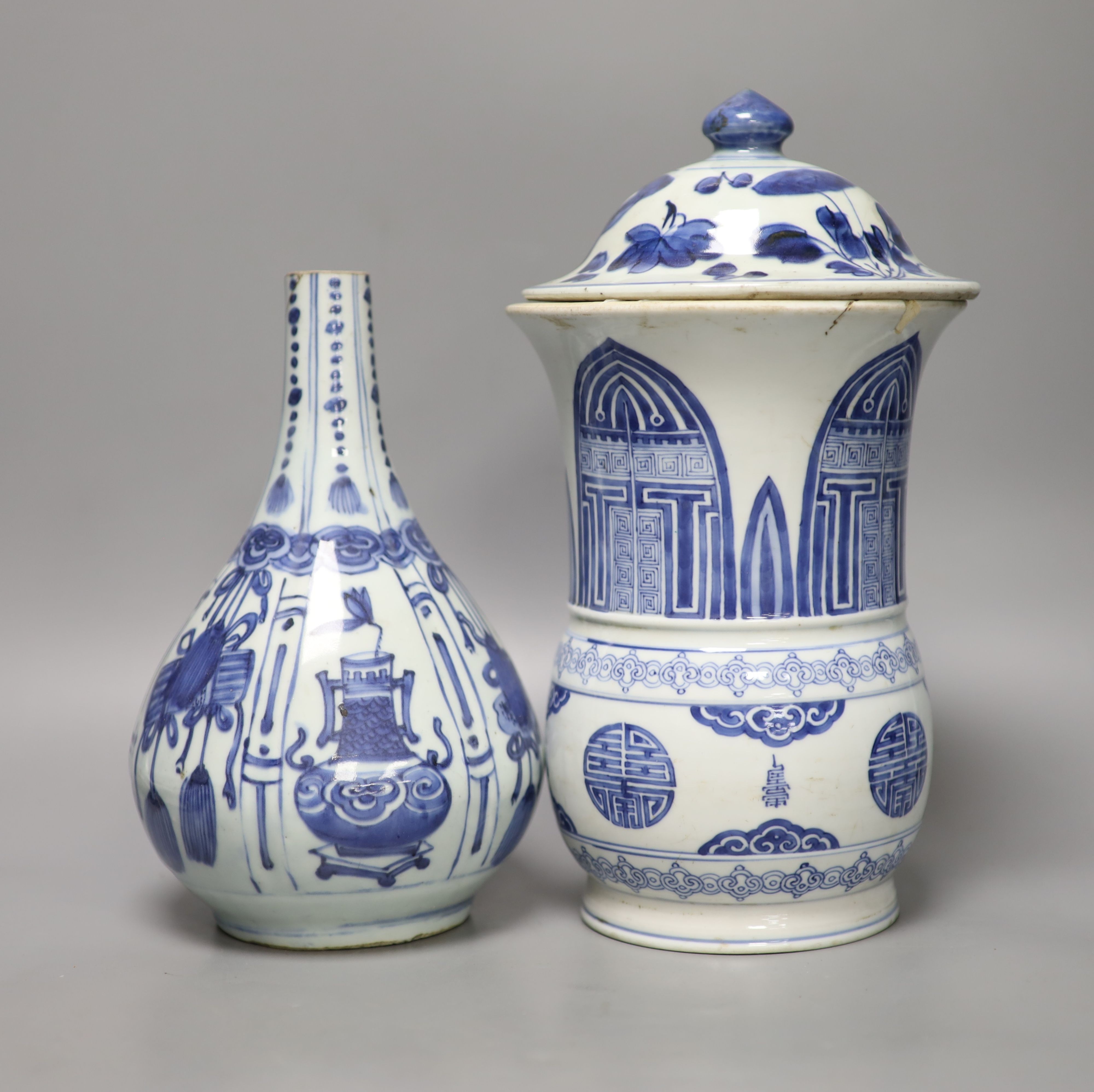 A study group of Chinese blue and white porcelain, 17th/18th century